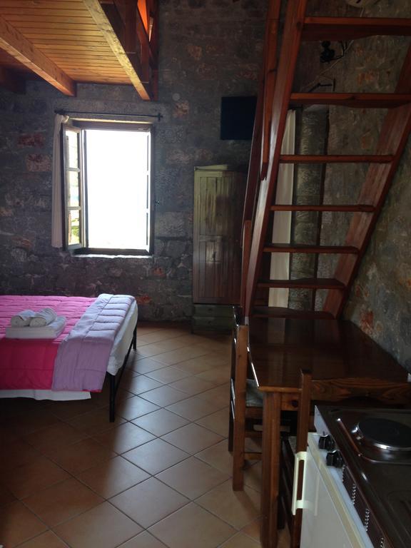 Las - Giannakakoy Traditional Stone Houses Neo Oitilo Bagian luar foto